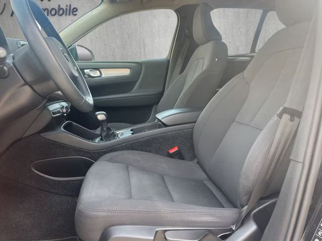 Volvo XC40 Momentum Pro 2WD noir de 2020