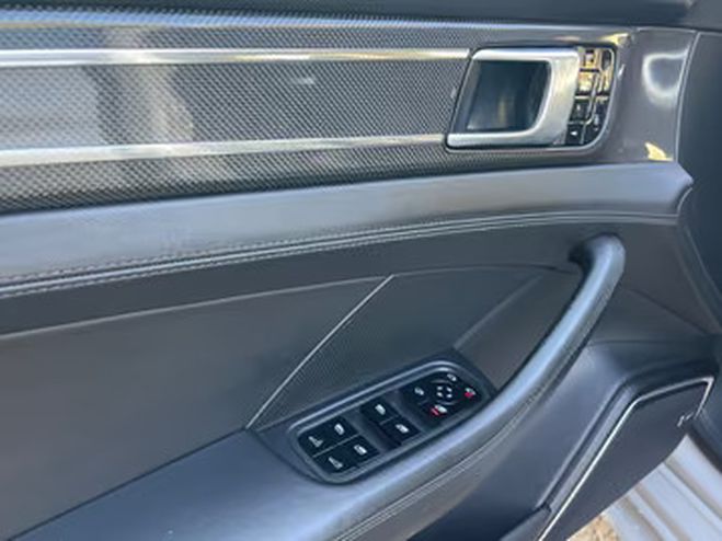 Porsche Panamera Turbo SportDesign Sport Chrono blanc de 2017