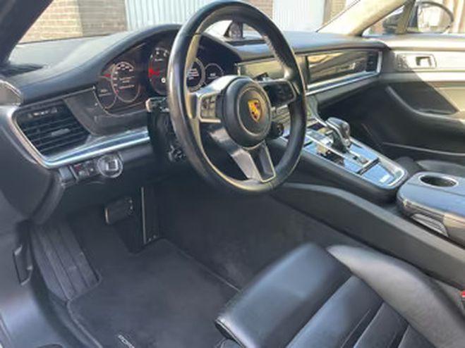 Porsche Panamera Turbo SportDesign Sport Chrono blanc de 2017