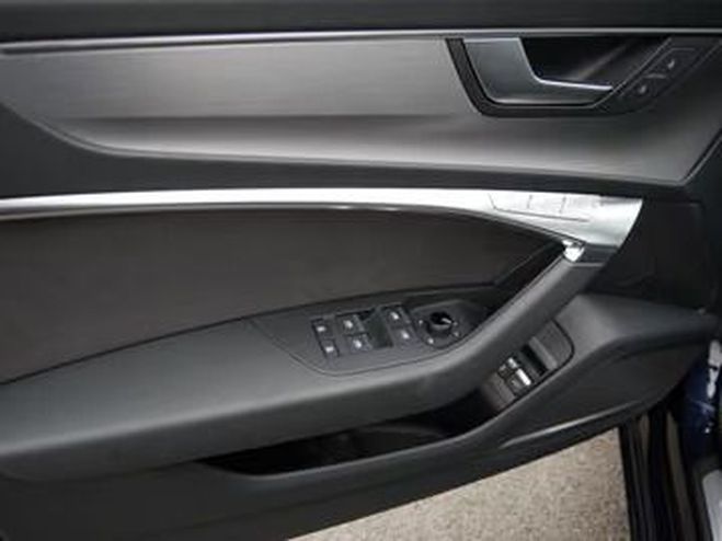 Audi A6 50 TFSI e quattro S line bleu marine de 2022