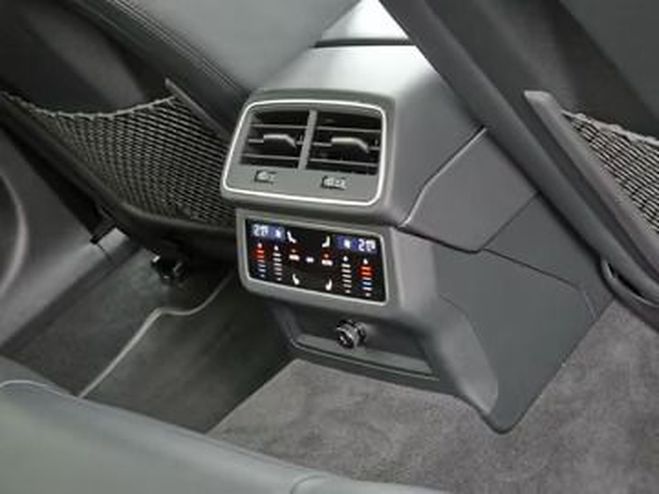 Audi A6 50 TFSI e quattro S line bleu marine de 2022