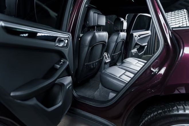 Porsche Macan  prune de 2024