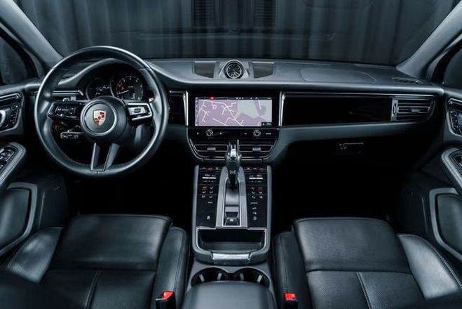 Porsche Macan  prune de 2024