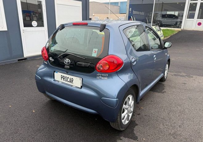 Toyota Aygo 1.0 VVT-I 68CH LES BLEUS II 5P Bleu de 2008
