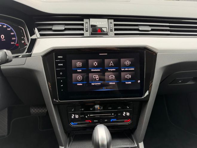 Volkswagen Passat 2.0 TDI EVO SCR 122 DSG7 Life Plus rouge de 2024