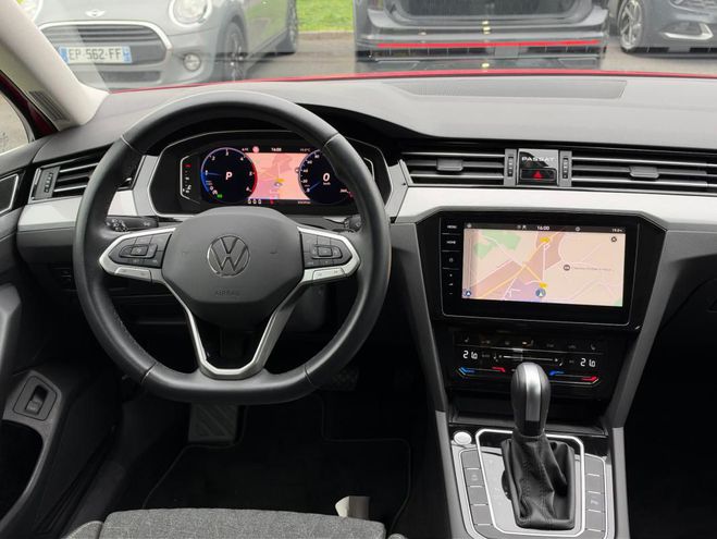 Volkswagen Passat 2.0 TDI EVO SCR 122 DSG7 Life Plus rouge de 2024