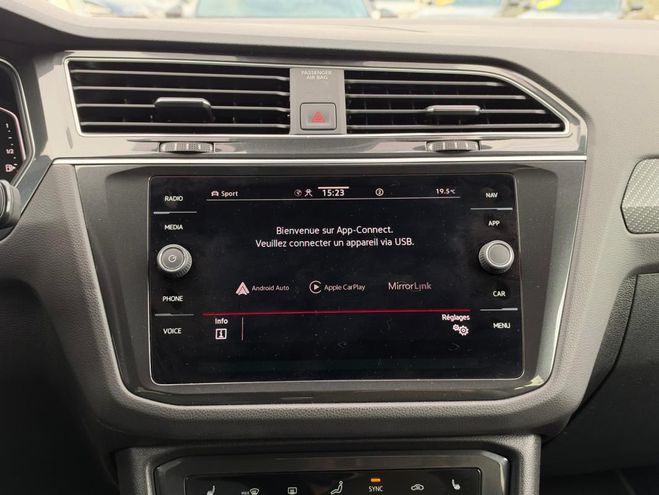 Volkswagen Tiguan 1.5 TSI 150ch DSG7 R-Line gris clair de 2023
