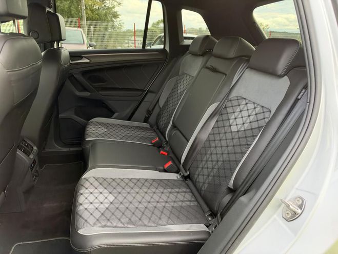 Volkswagen Tiguan 1.5 TSI 150ch DSG7 R-Line gris clair de 2023