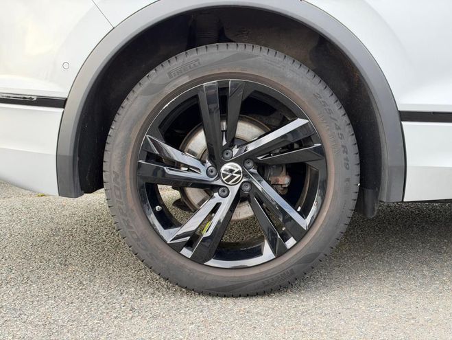 Volkswagen Tiguan 1.5 TSI 150ch DSG7 R-Line gris clair de 2023