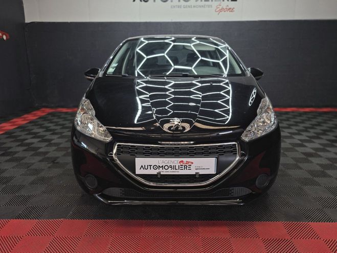 Peugeot 208 1.2 PureTech Style 82 Ch Noir de 2015