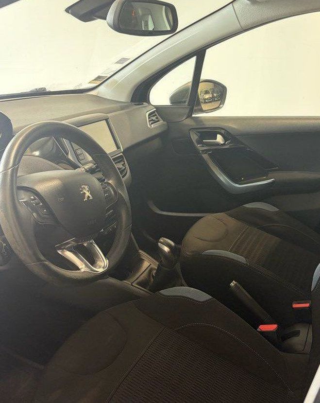 Peugeot 208 1.6 e-hdi 92 ch allure paiement en 3-4 f Autre de 2012