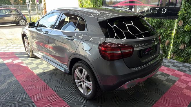 Mercedes Classe GLA CLASSE 220d Phase 2 SENSATION 4 Matic 17 Gris de 2017